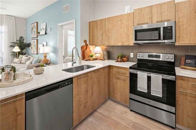 Building Photo - 5256 International Dr