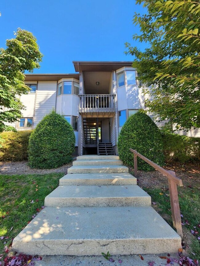 Primary Photo - Asheville Racquet Club Rental!
