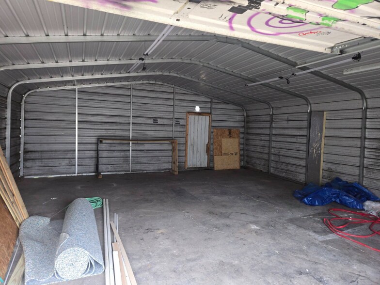 Building Photo - 202 W Peachtree St