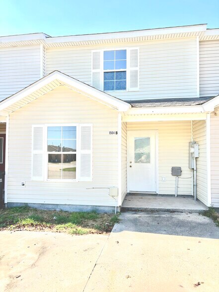 Building Photo - 1504 Southport Blvd