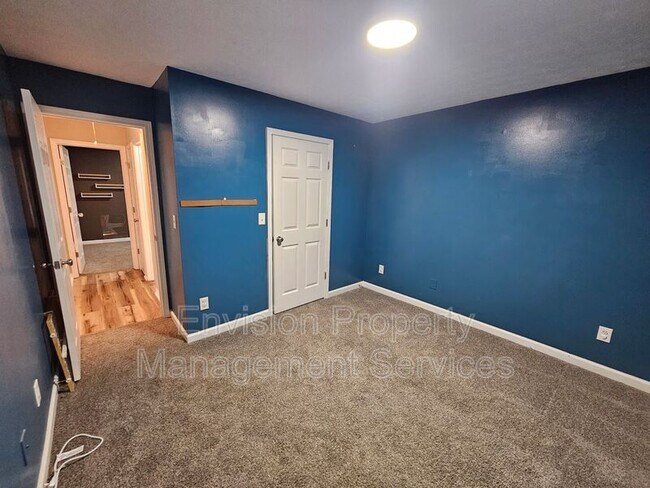 Building Photo - 479 Lakeshore Dr