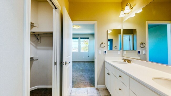 Building Photo - Rare Santa Rosa Four Bedroom house in Desi...