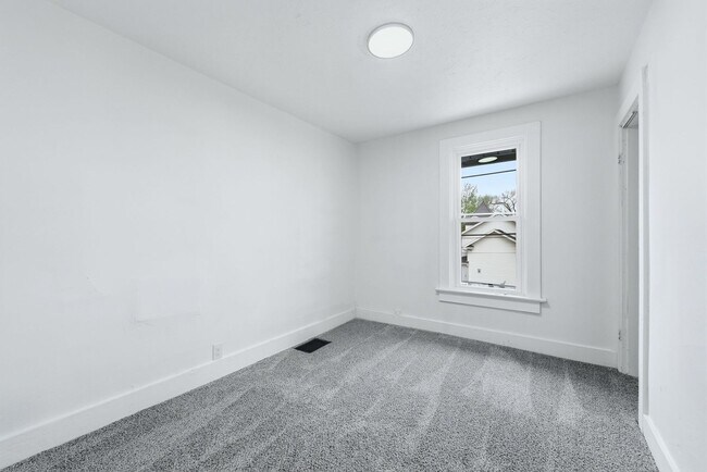 Building Photo - Charming 3BR with Garage & Updates