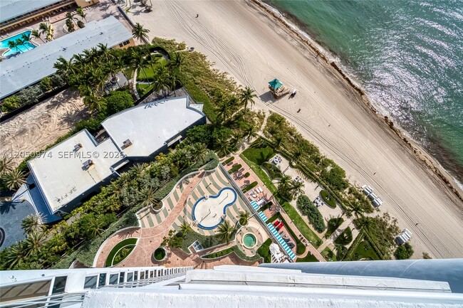 Building Photo - 18201 Collins Ave