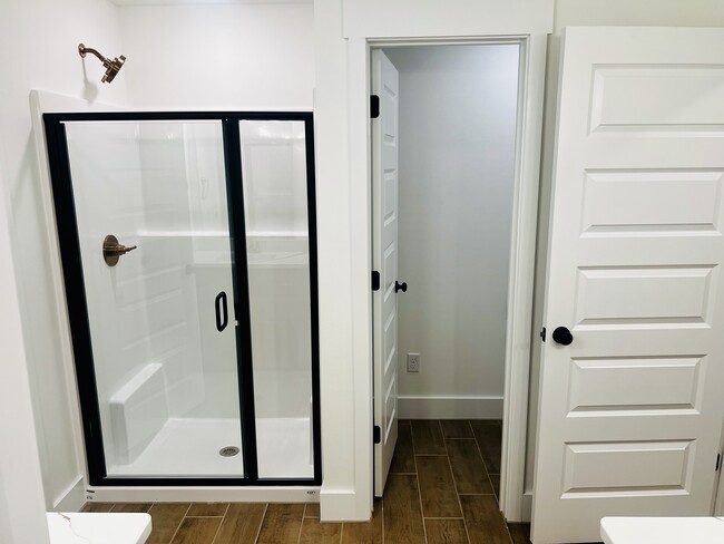 Building Photo - 251 Kristen Ln