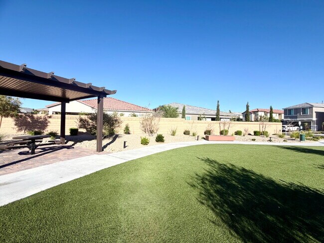 Building Photo - HIVE FALL MOVE-IN SPECIAL: NEWER 2024 BUILD | GATED COMMUNITY | SOLAR INCLUDED