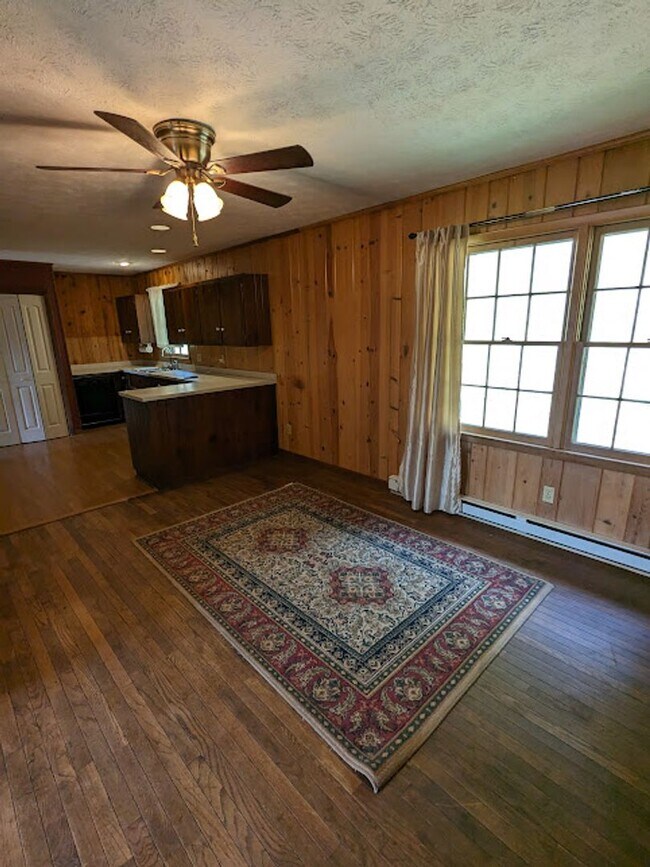 Building Photo - What a VIEW! Beautiful 3BD/2BA Ranch Style House in Speedwell Acres offered exclusively by Wester...