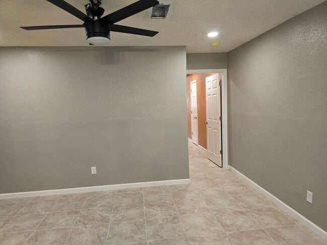 Building Photo - 7218 Oriole St