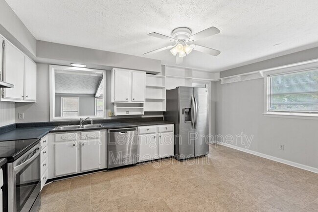 Building Photo - 228 Kenlock Dr