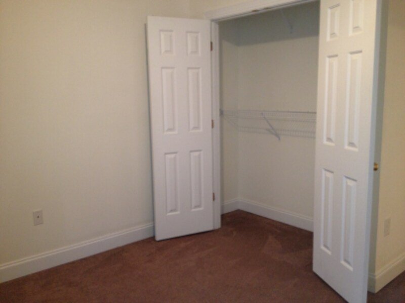 Building Photo - 1016 Hickory Dr