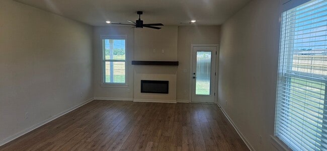 Building Photo - Great Home in Springdale