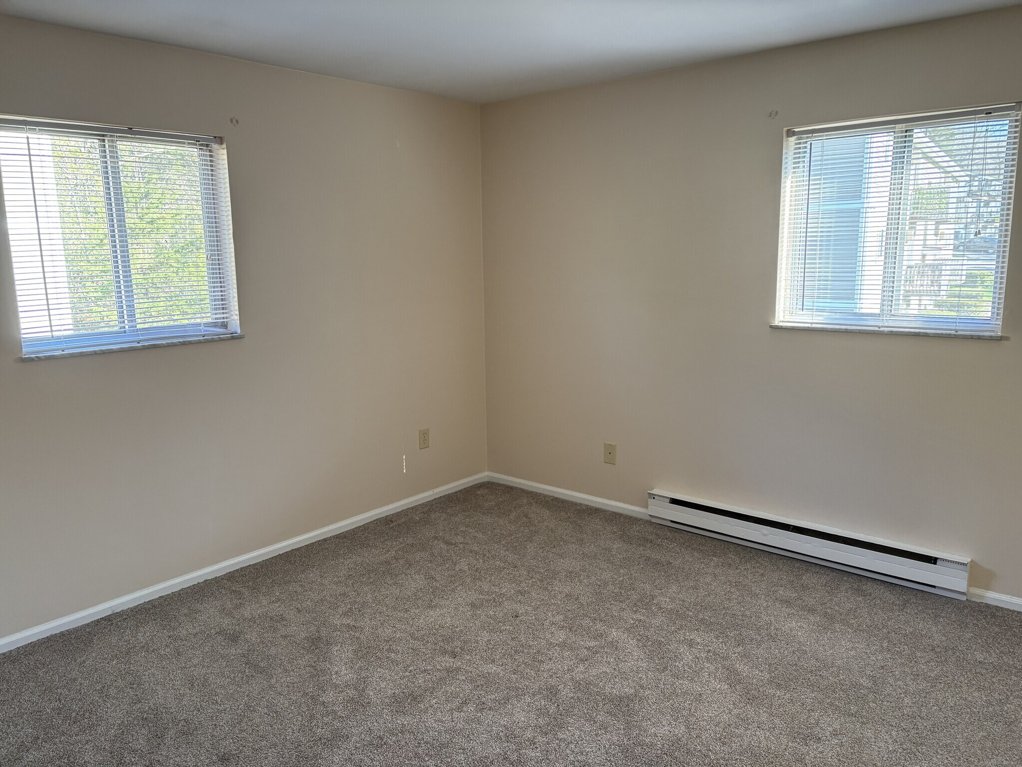 Building Photo - 5605 Happy Hollow Rd