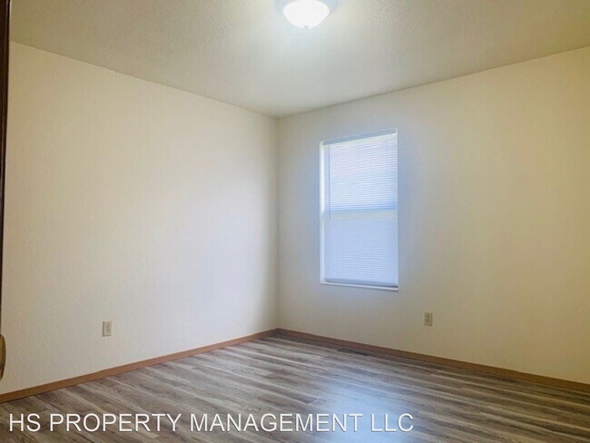 Building Photo - 815-819 N Cedarbrook Ave