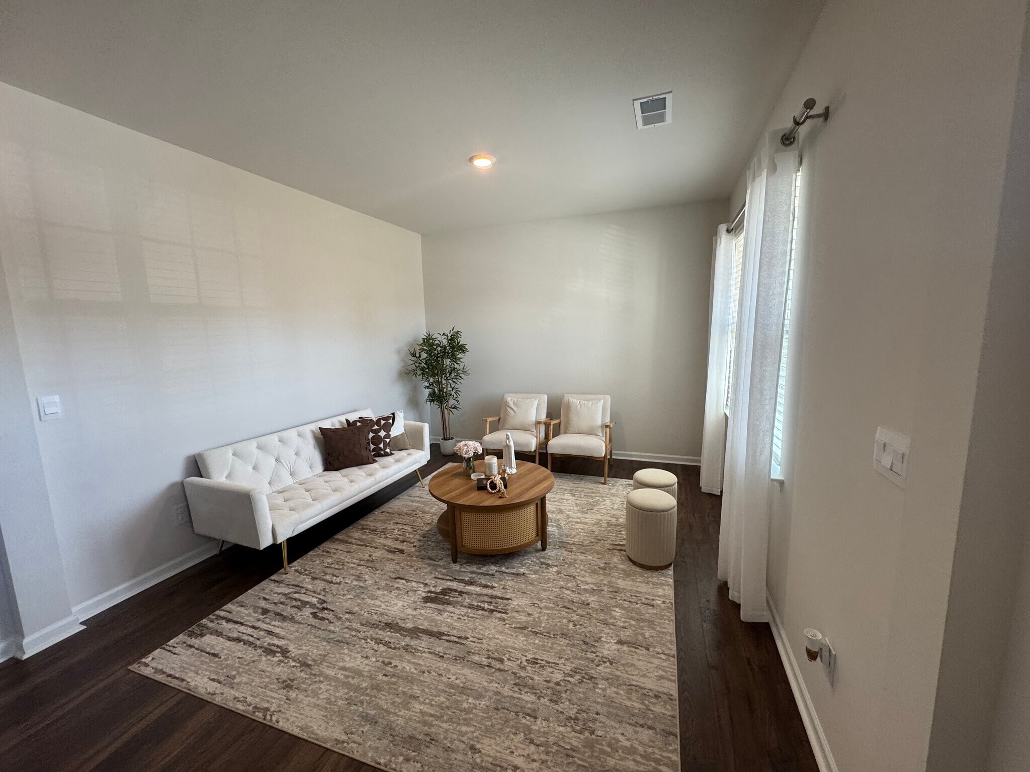 Building Photo - 1924 Vanderlyn St