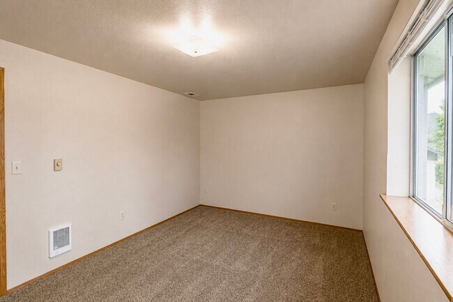 Building Photo - 1637 (TPO)
