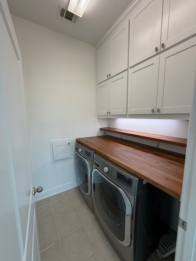 Building Photo - 1115 Sunset Ln