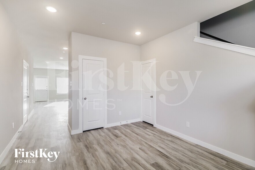 Building Photo - 332 Niki Dr