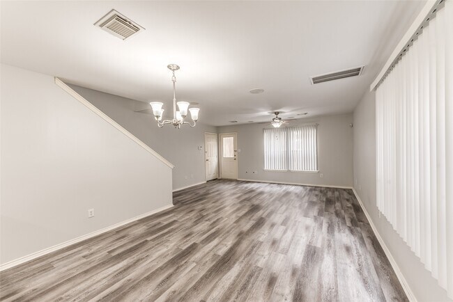 Building Photo - 1722 Redwing Bluff Dr