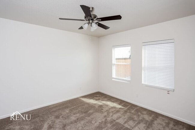 Building Photo - 464 Crestridge Dr