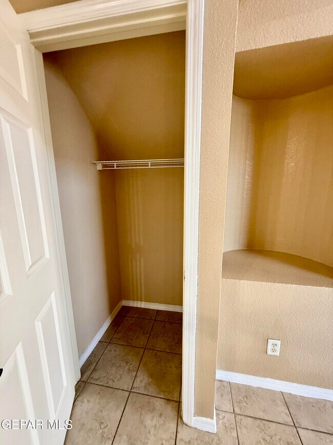 Building Photo - 3401 Tierra Zafiro Dr