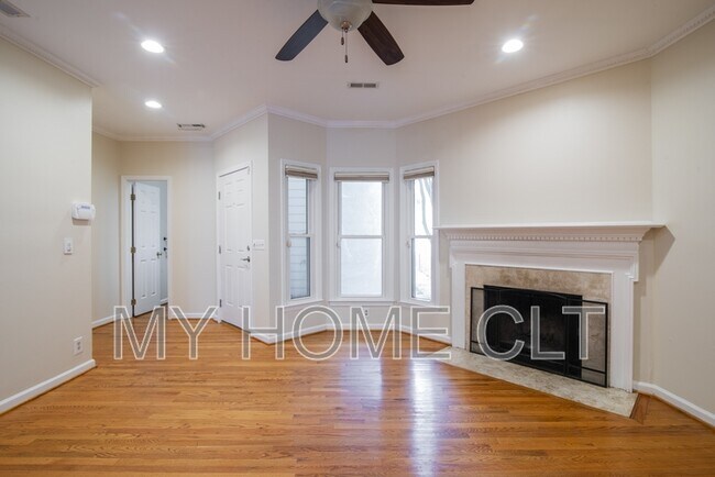 Building Photo - 807 Greenleaf Ave