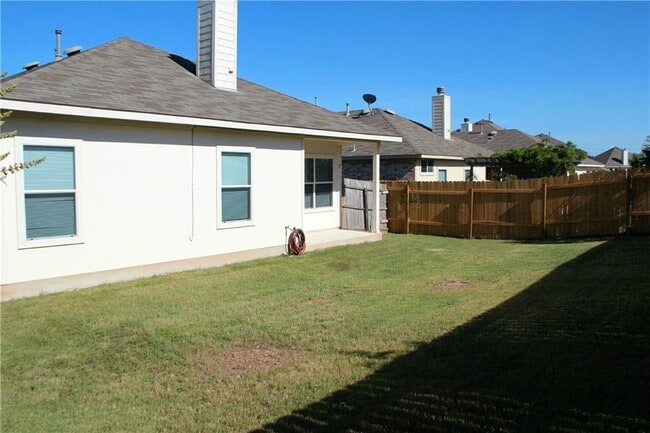 Building Photo - 141 Poplarwood Dr