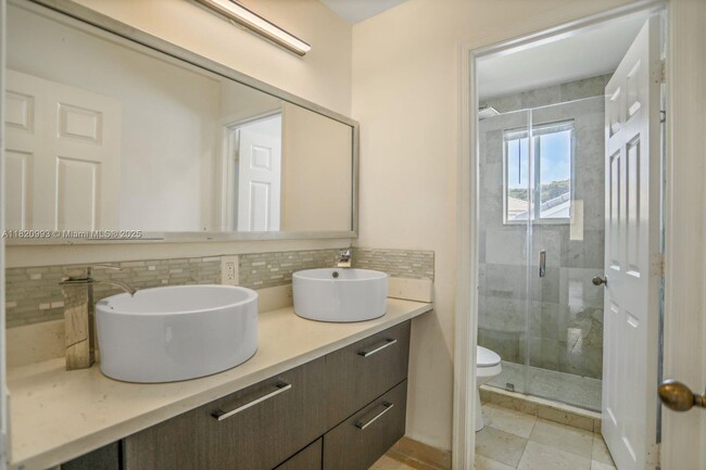 Building Photo - 1126 Golden Cane Dr