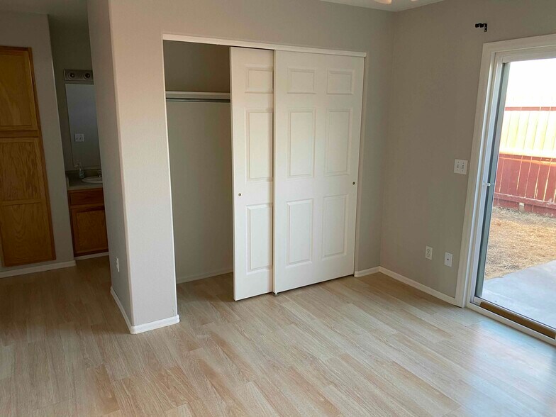 Building Photo - 385 Sunnyside Cir