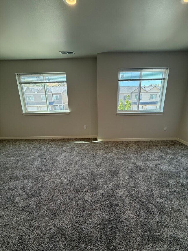 Building Photo - 5305 Smitten Street #2