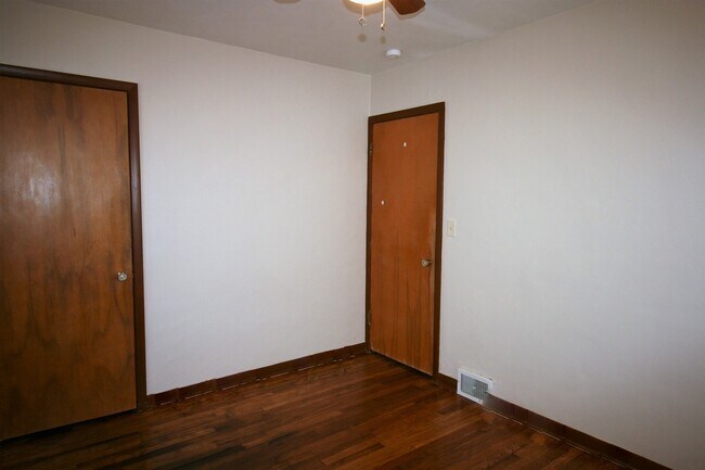 Building Photo - Cozy 3 bedroom home in Bettendorf-6 month lease option