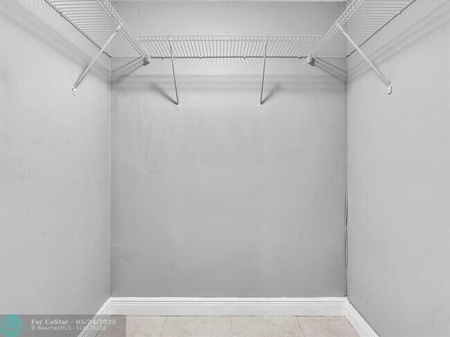 Building Photo - 20379 W Country Club Dr