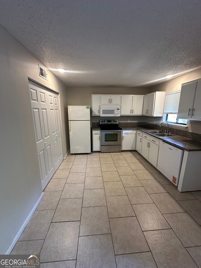 Building Photo - 125 Seaparc Cir