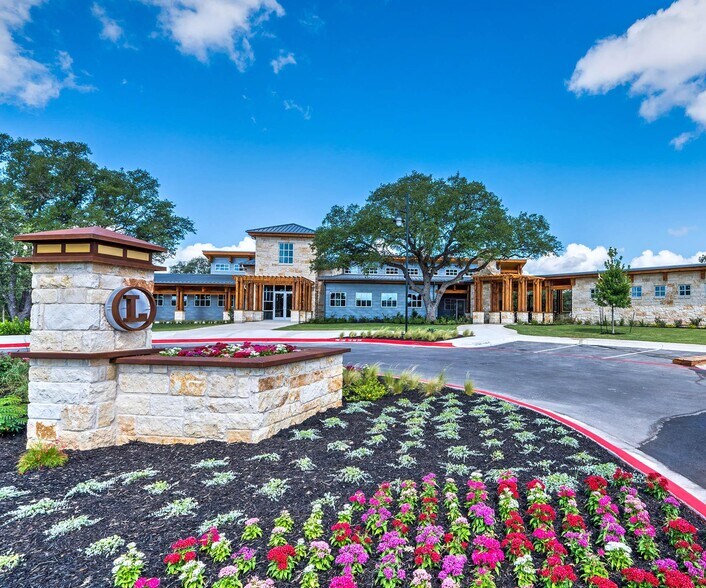 Building Photo - 300 La Joya Pass