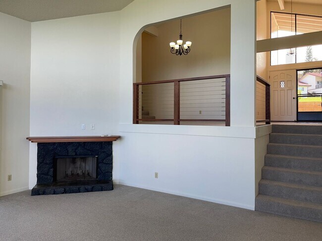 Building Photo - Sparkling, Mountaintop House in Gated Community w/Ocean View