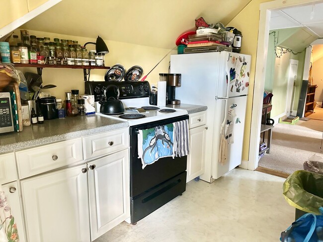 Building Photo - 66-68 Exeter St