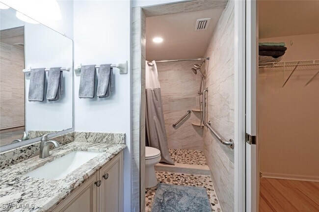 Building Photo - 5980 Amherst Dr