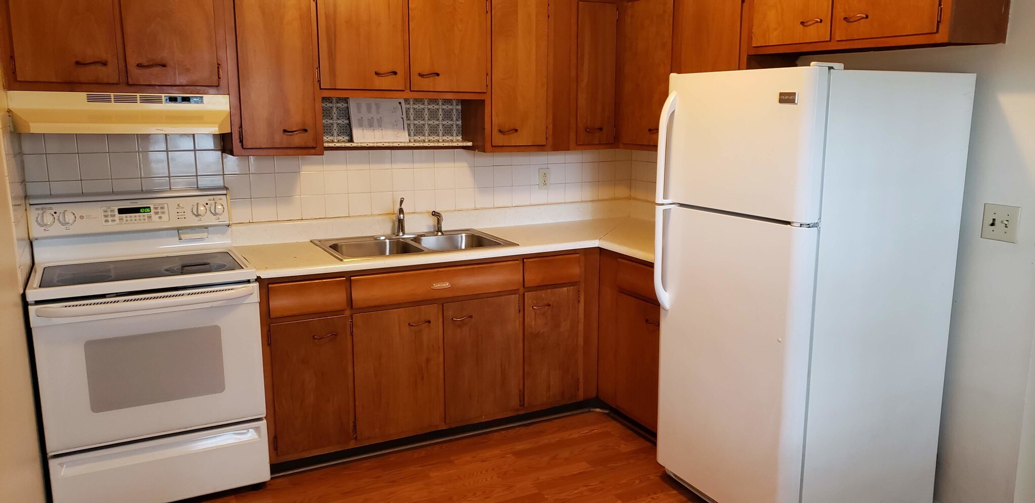 Kitchen - 10 Highland Ave