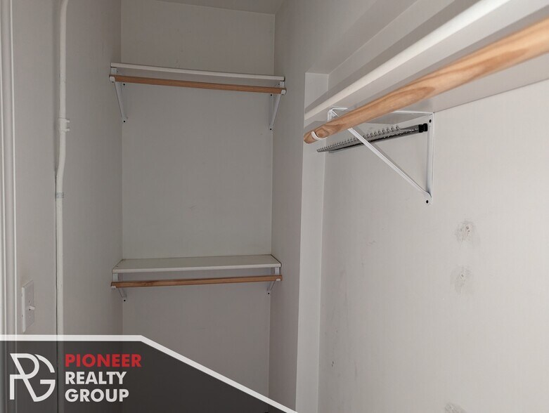 Building Photo - 4409 N Wolcott Ave