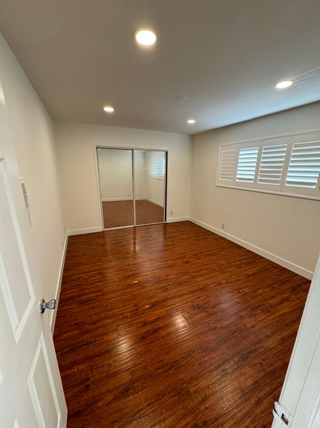 Building Photo - 3707 Kelton Ave