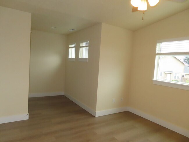 Building Photo - 2587Justine - FH