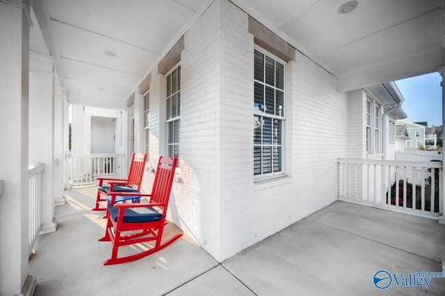 Building Photo - 200 St Louis St