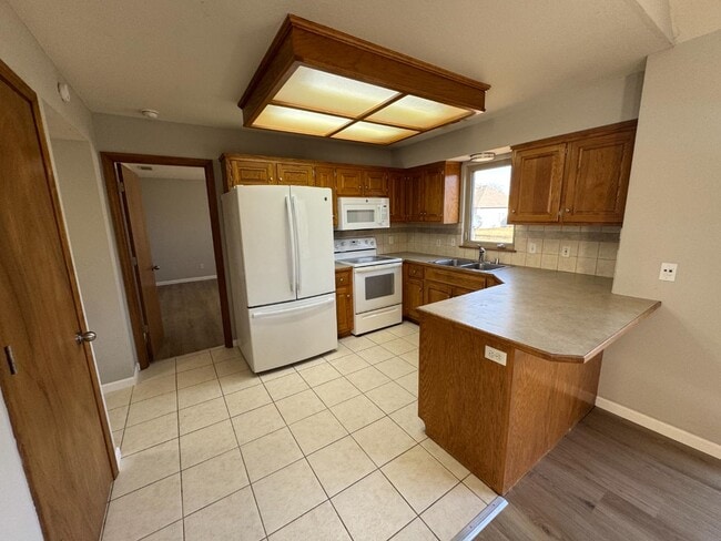 Building Photo - 410 Trent Ct