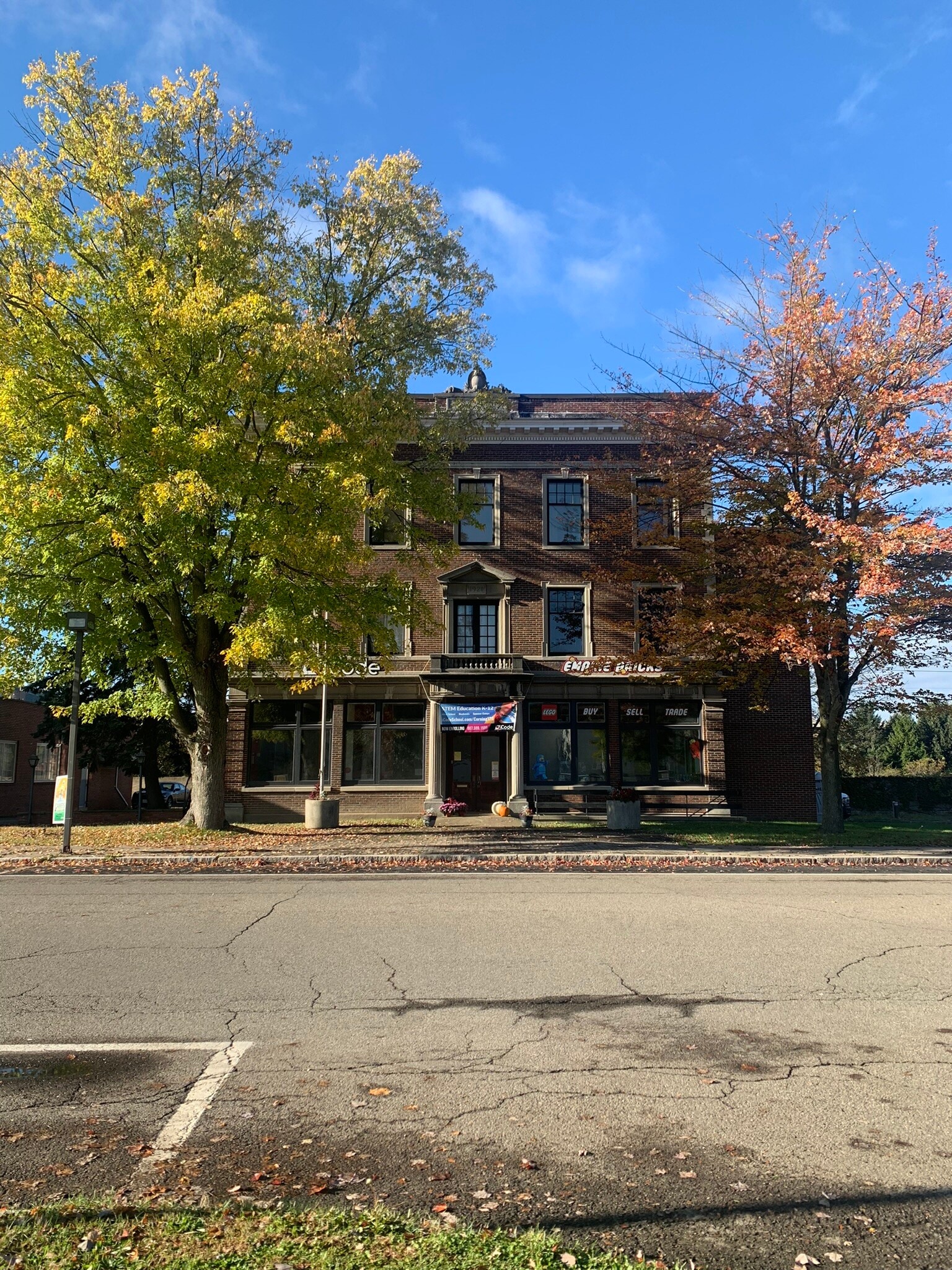 Exterior - 117 W Water St