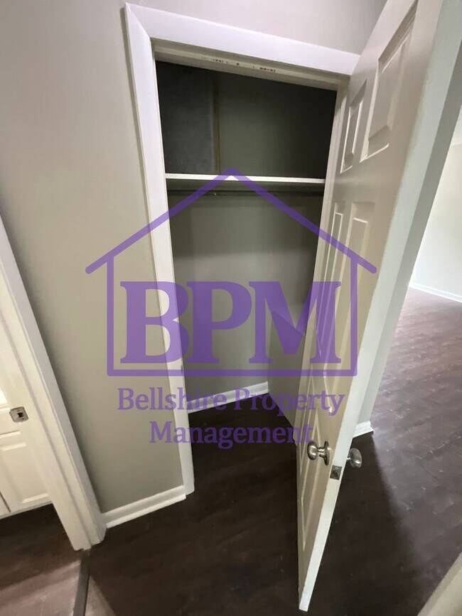 Building Photo - Cozy 2 Bed | 1 Bath Duplex in Hermitage