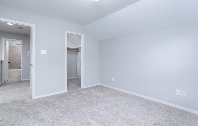 Building Photo - 59 Douvaine Ct