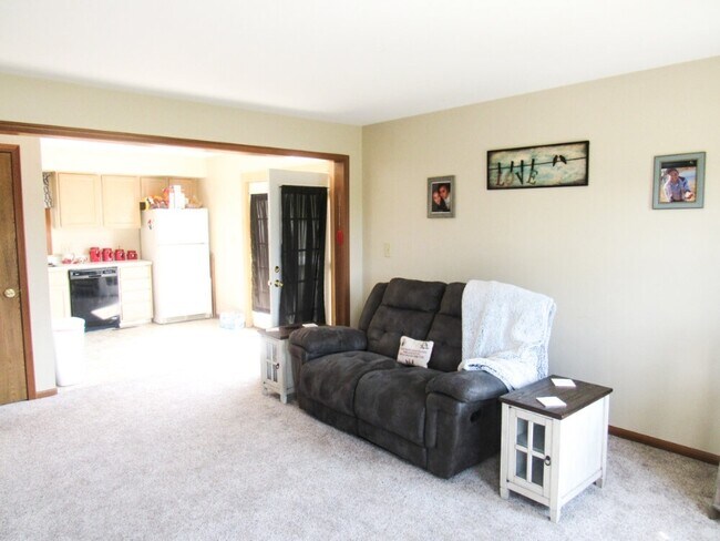 Building Photo - 607 Marvin Ave