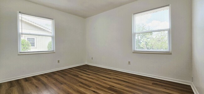 Building Photo - 1007 Highview Dr