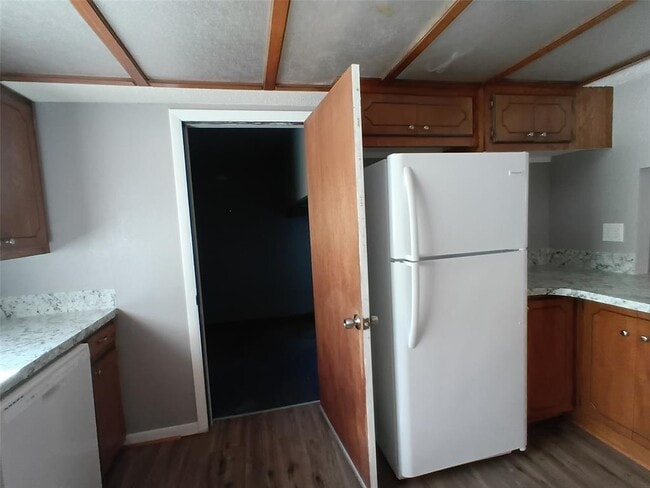 Building Photo - 212 W Rose Dr