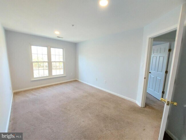 Building Photo - 8709 Spring Brook Way