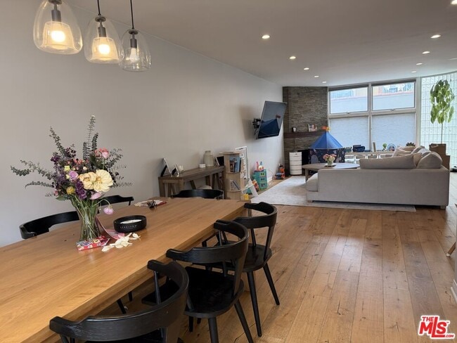 Building Photo - 1128 22nd St